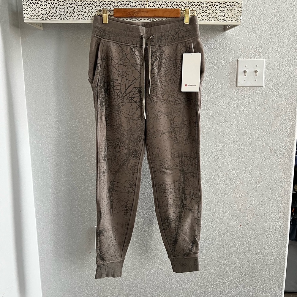 Lululemon warm down jogger thread dye